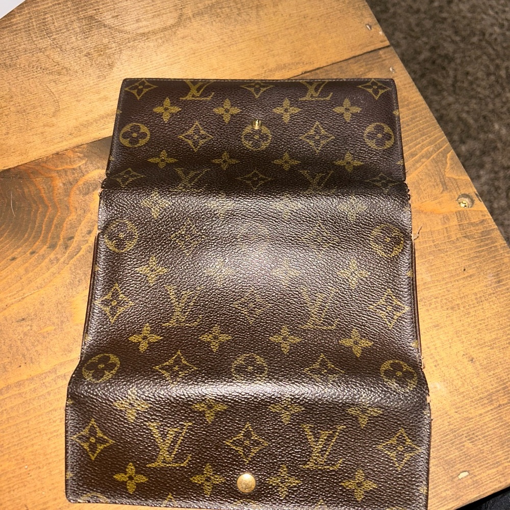 Louis Vuitton Brown and Gold Monogram Clutch - Picture 2 of 6